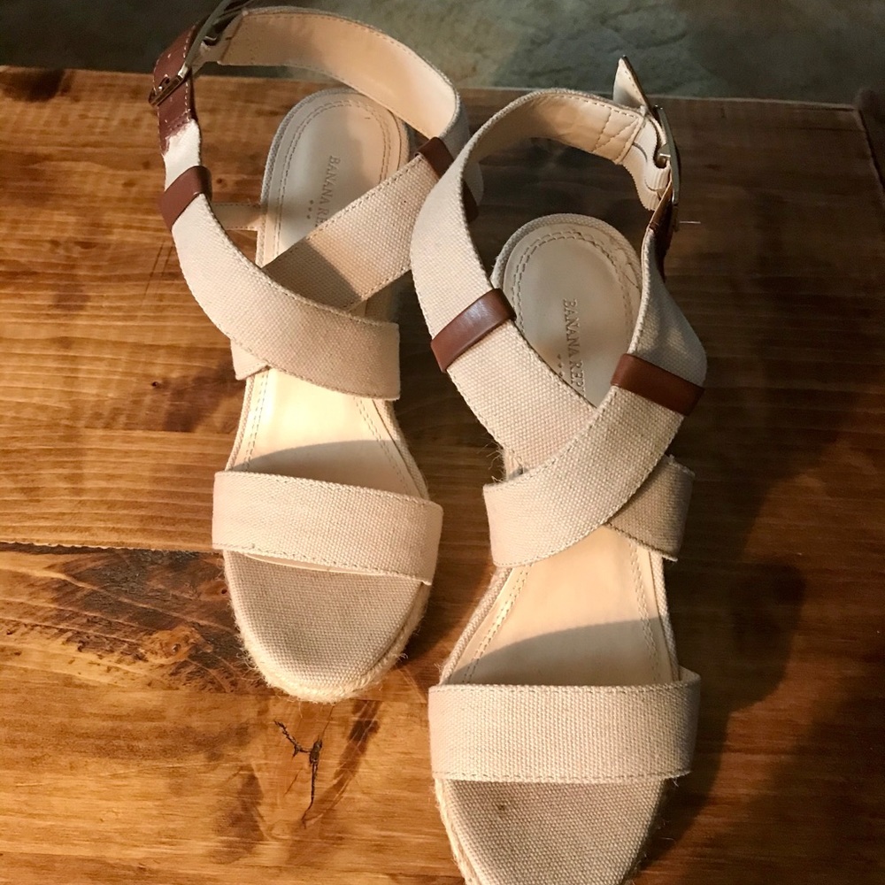 Strappy Liven Wedge